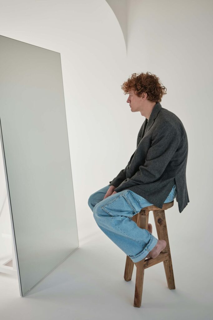 man looking itself in mirror